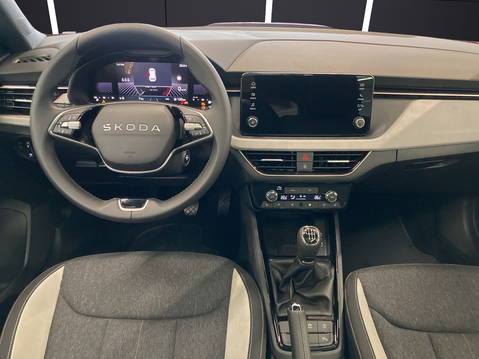 Fahrzeugabbildung SKODA Kamiq TOUR TSI MATRIX PANO DAB RÜCKFK