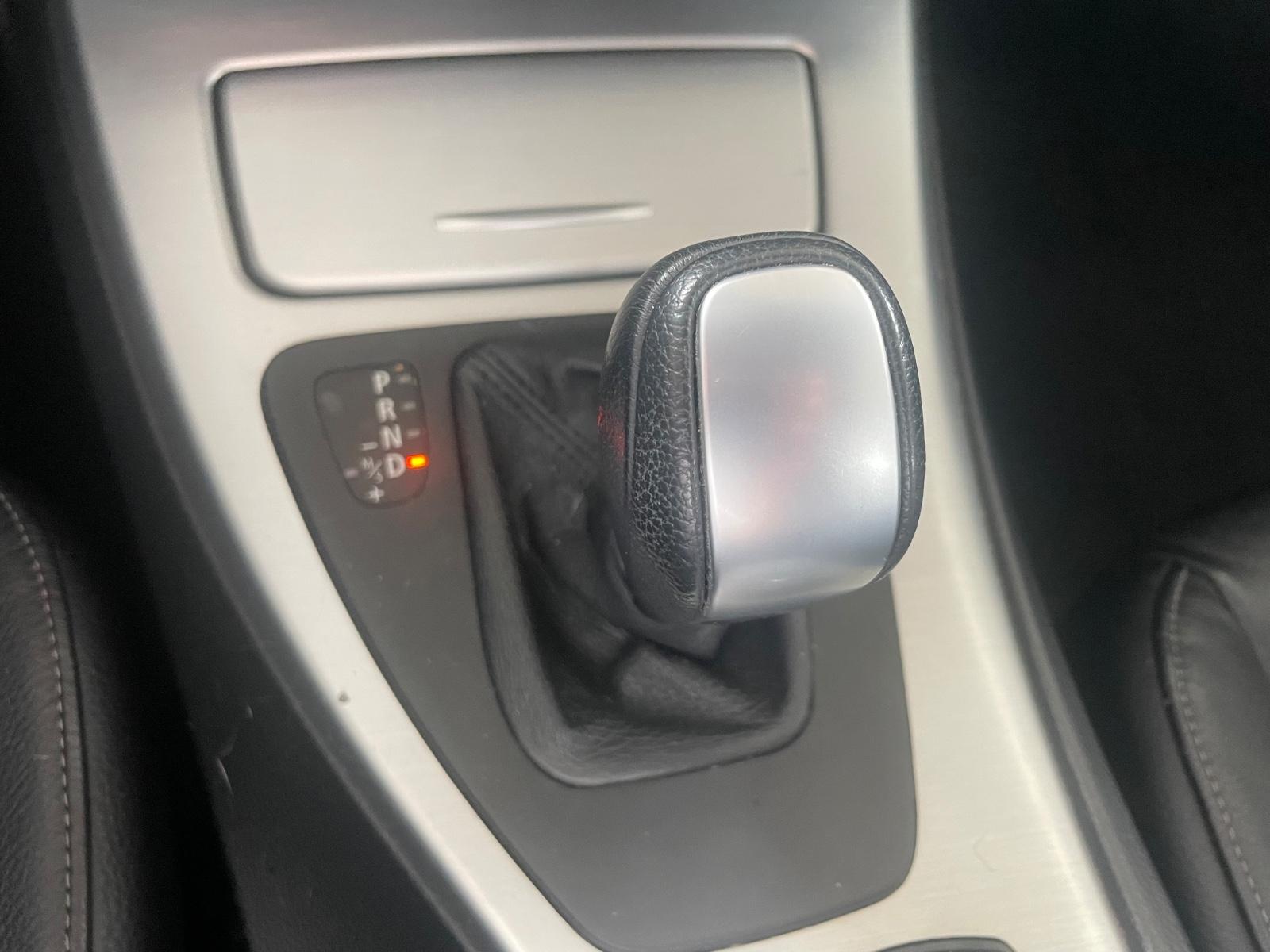BMW 318 2012 — photo 11