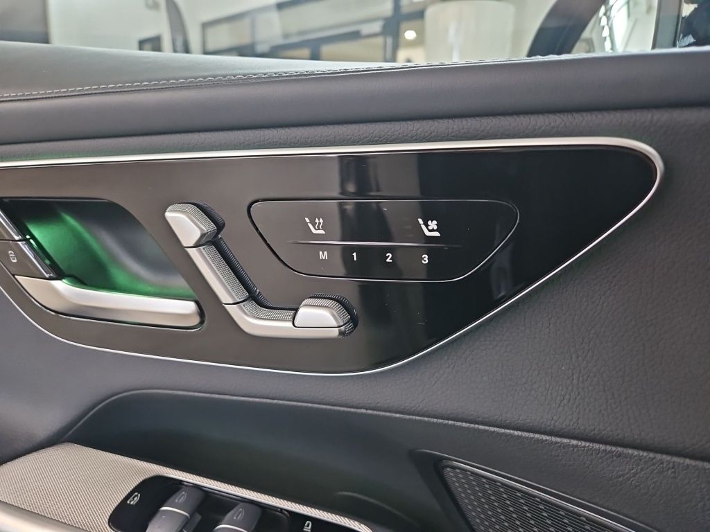 Fahrzeugabbildung Mercedes-Benz GLC 200 4M AMG Night Distronic+ AHK Pano Sitzkl.