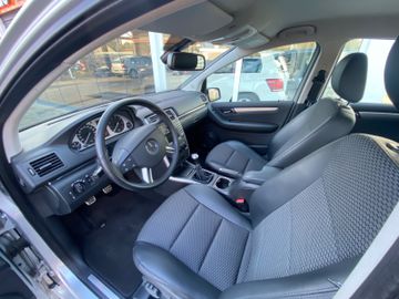 Fahrzeugabbildung Mercedes-Benz B 200 SportsTourer*Sitzheizung*PDC*Bluetooth*