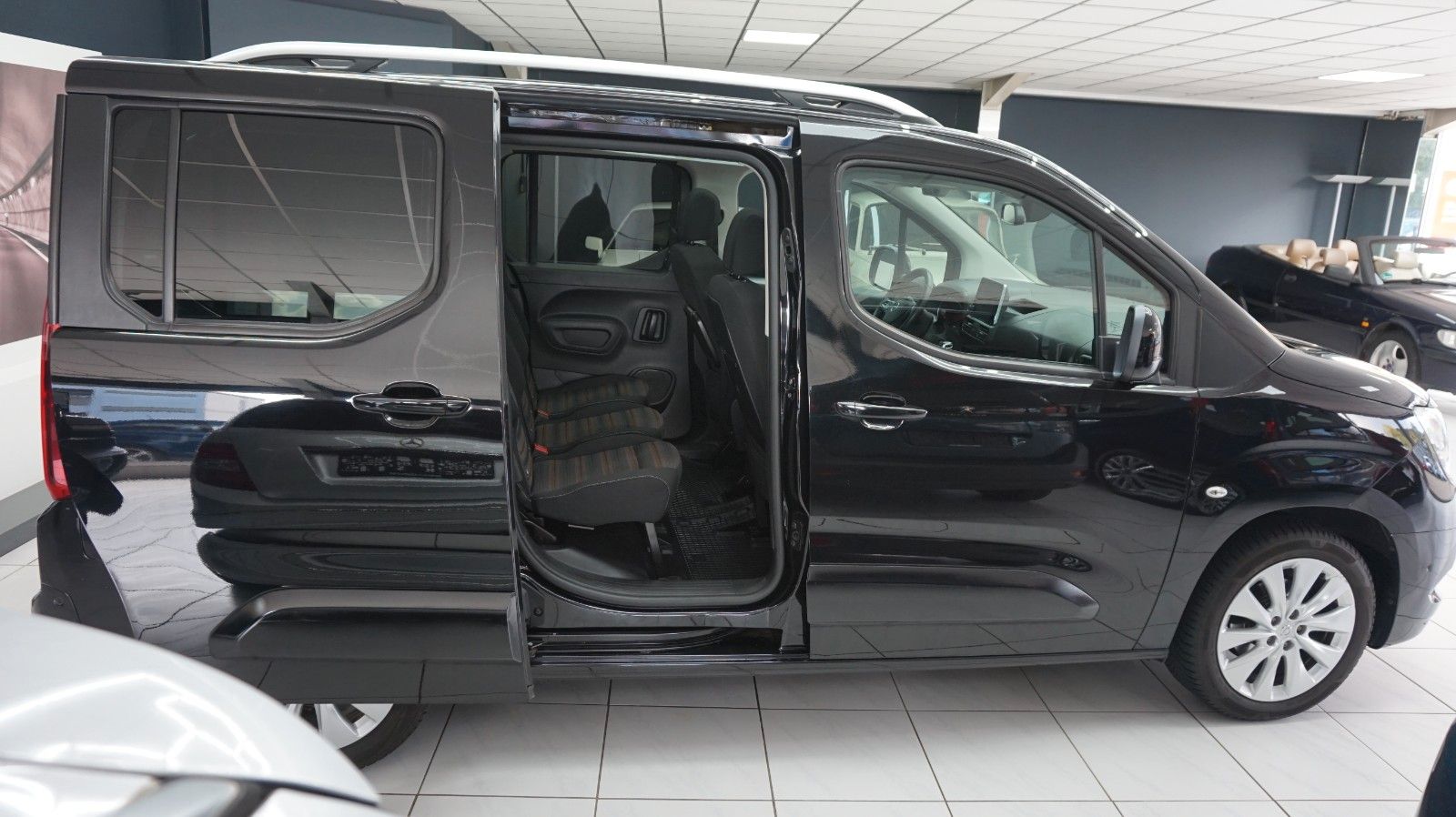 Fahrzeugabbildung Opel Life E Innovation 5,5 L. durch. Verbrauch