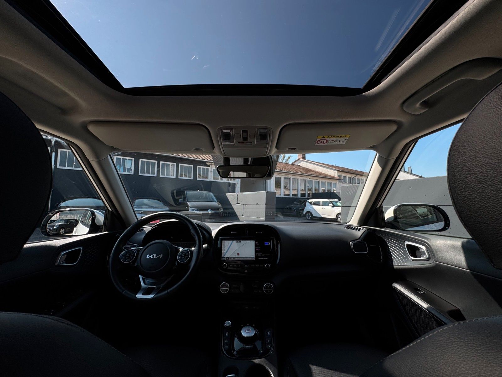 Fahrzeugabbildung Kia E-Soul 64kWh Spirit Schiebedach CarPl. H&K ACC