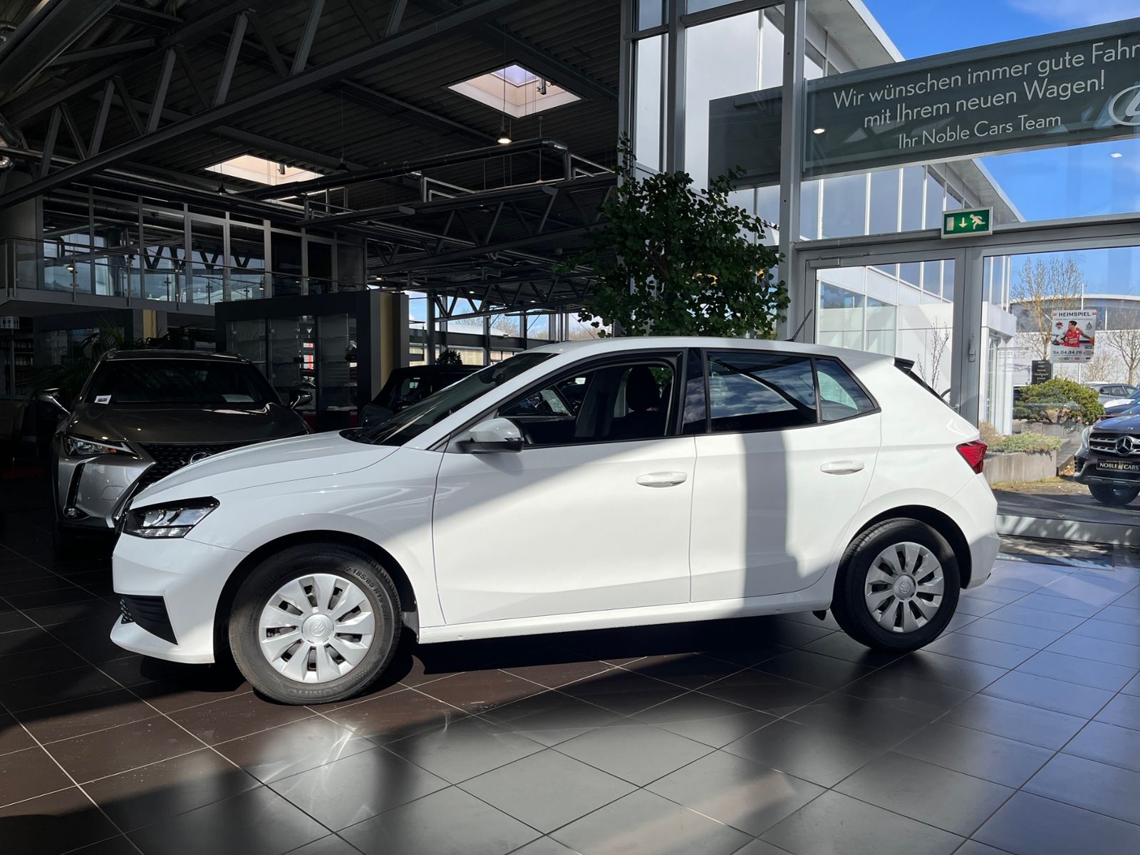 Fahrzeugabbildung SKODA Fabia Ambition KLIMA CARPLAY LED PDC SHZ