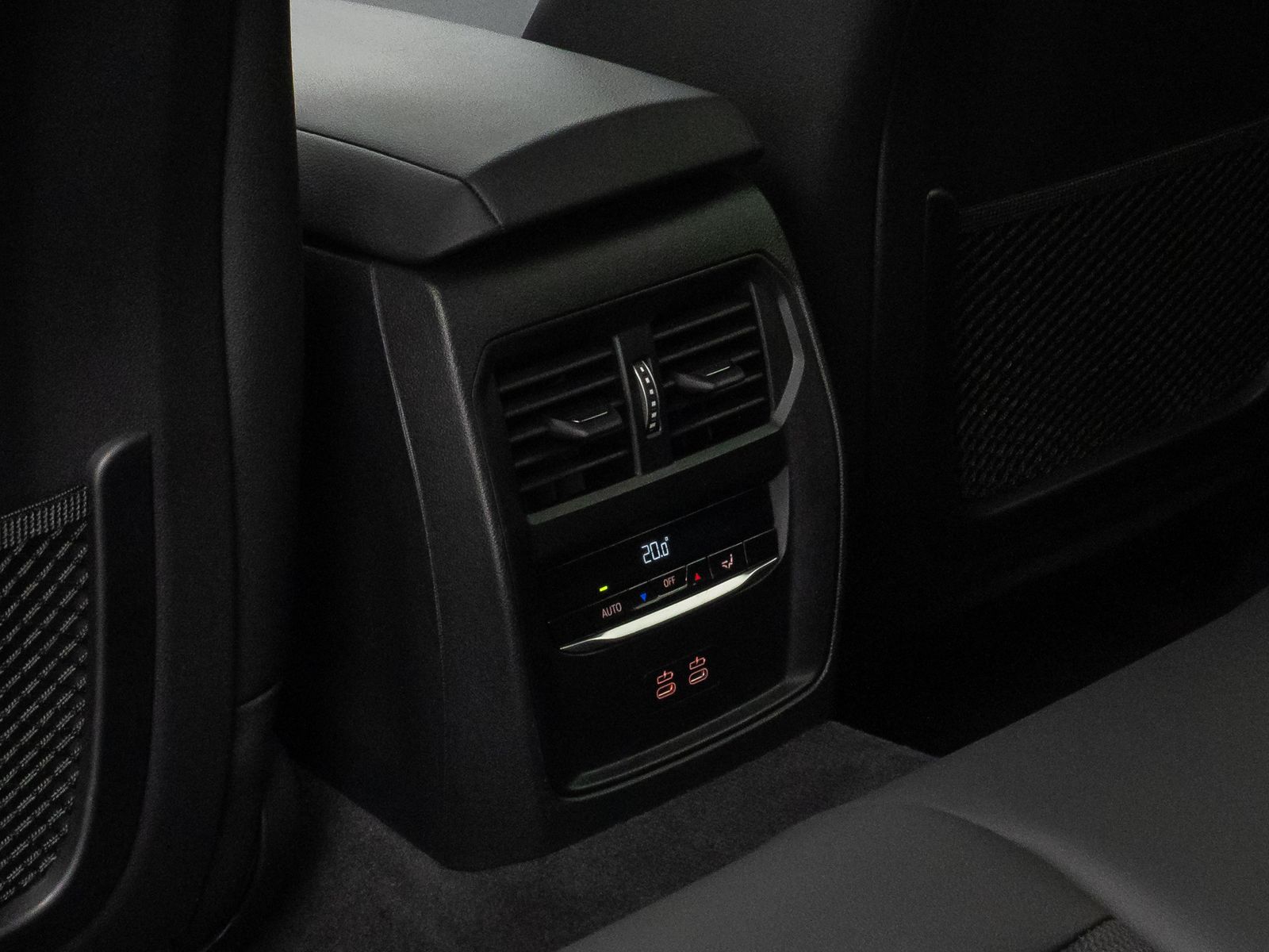 Fahrzeugabbildung BMW 320d xD ACC HUD Kamera DAB Sportsitze Teilleder