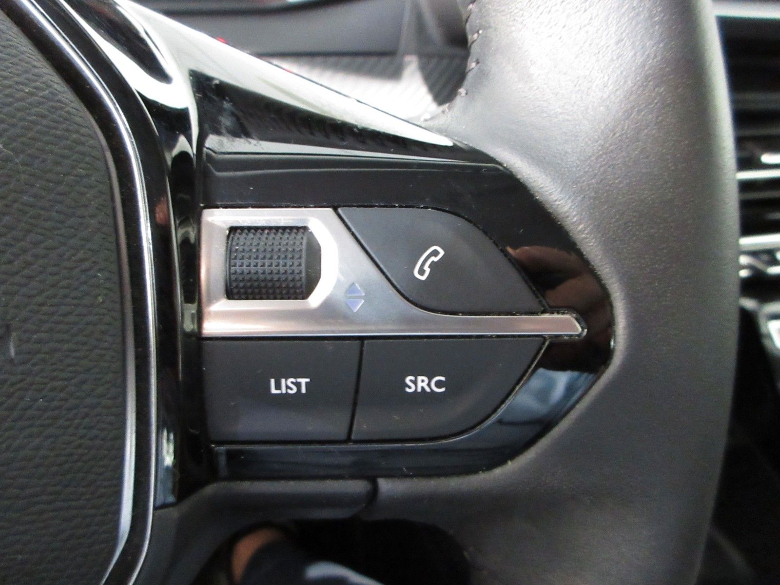 Fahrzeugabbildung Peugeot 2008 Active LED/NAVI/PDC/ALU/TEMPO
