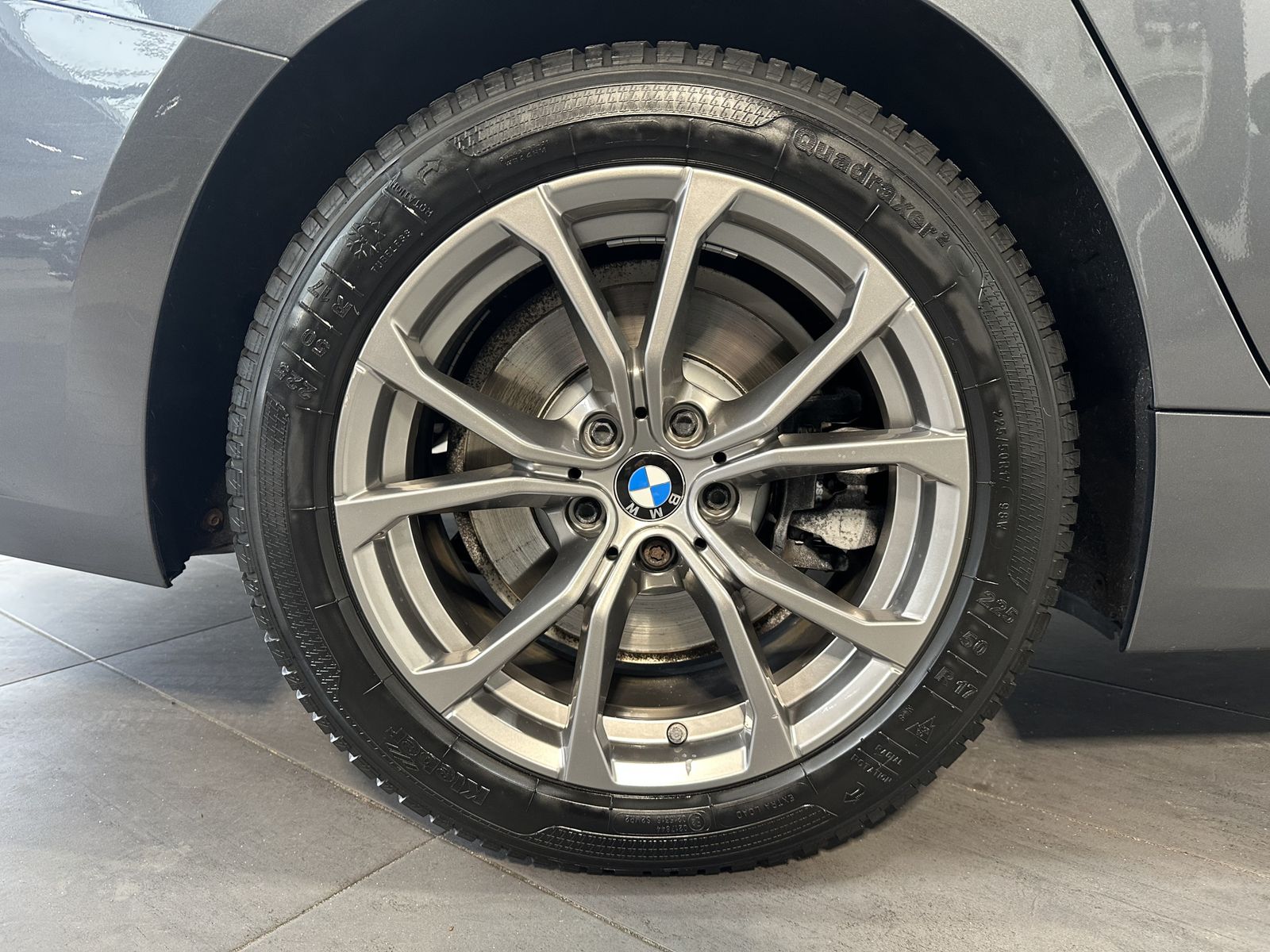 Fahrzeugabbildung BMW 330i Touring Sport-Line NAV+LED+SHZ+HiFi+AHK+VC