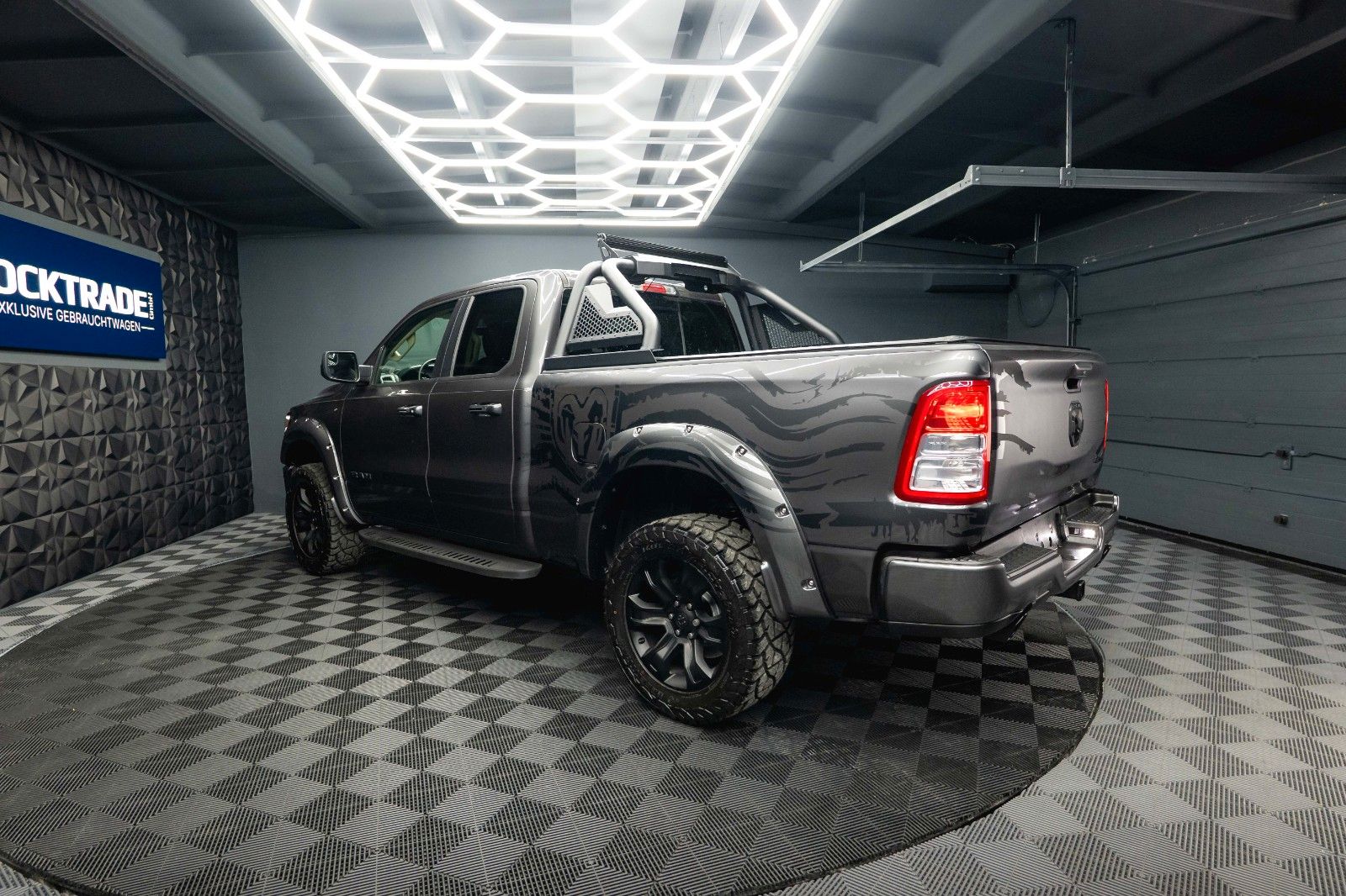 Fahrzeugabbildung Dodge RAM 5.7 V8 HEMI 4x4 OFFROAD LONGBED Limited LED