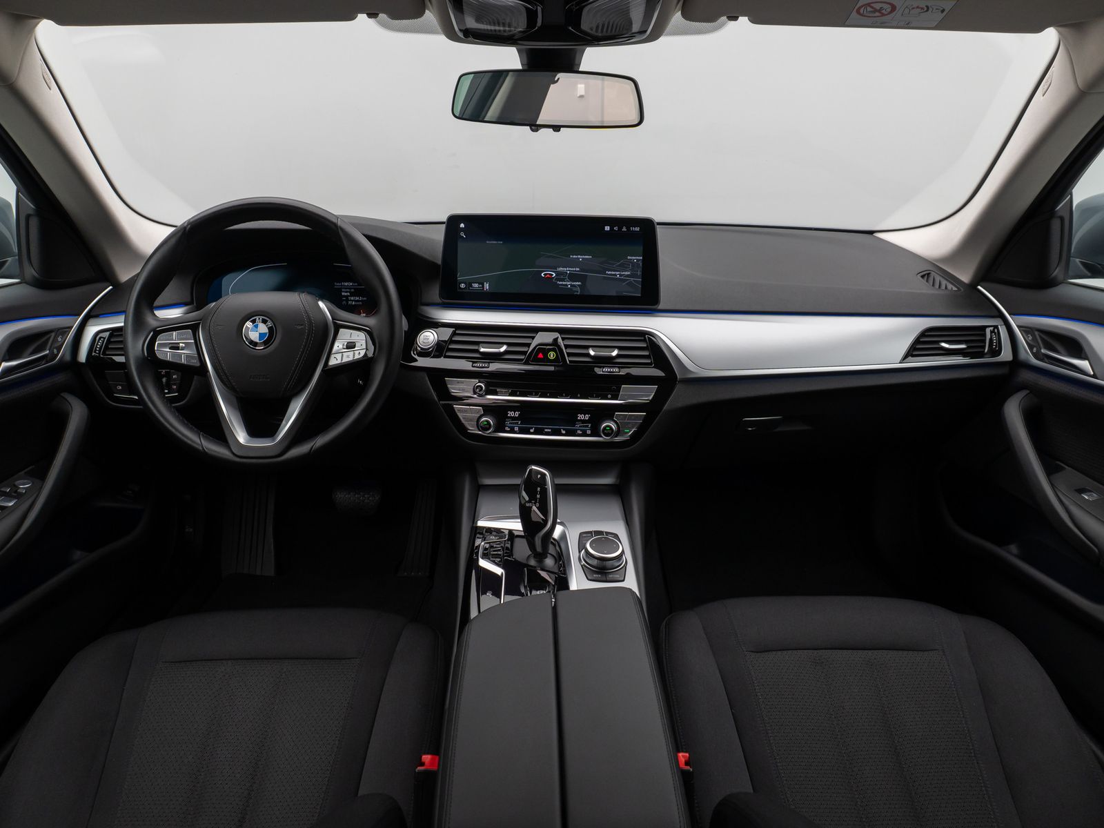 Fahrzeugabbildung BMW 520d Kamera HiFi HUD DAB WLAN Komfort Alarm AHK