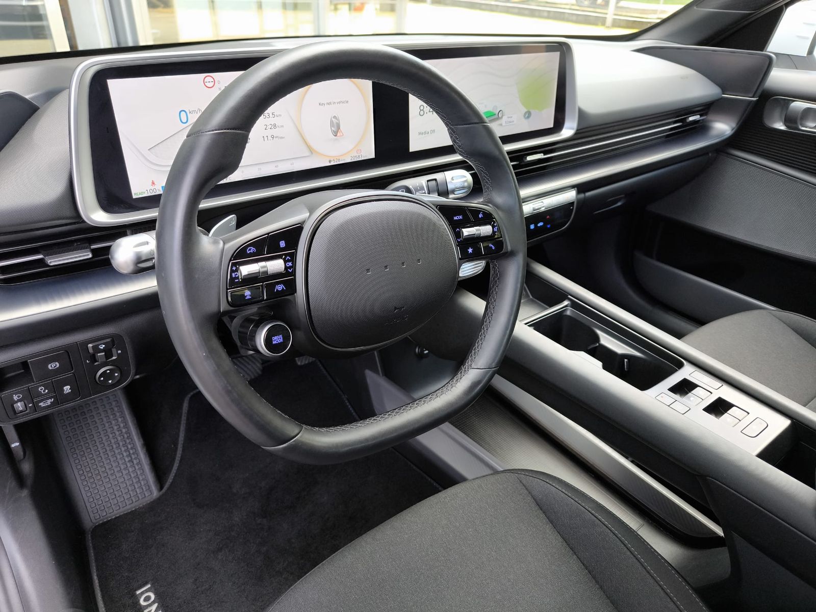 Fahrzeugabbildung Hyundai Ioniq 6 2WD NAVI+LED+SHZ+KAMERA+DAB+PDC+ACC+18"+