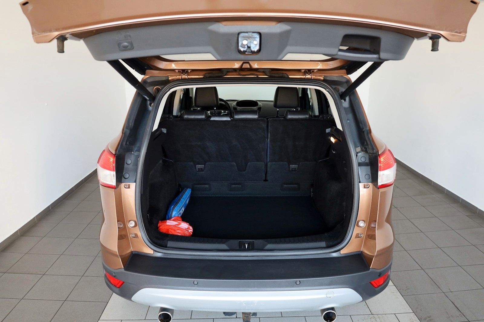 Fahrzeugabbildung Ford Kuga Titanium T.Leder,PSC,AHK,Standheizung,SR+WR