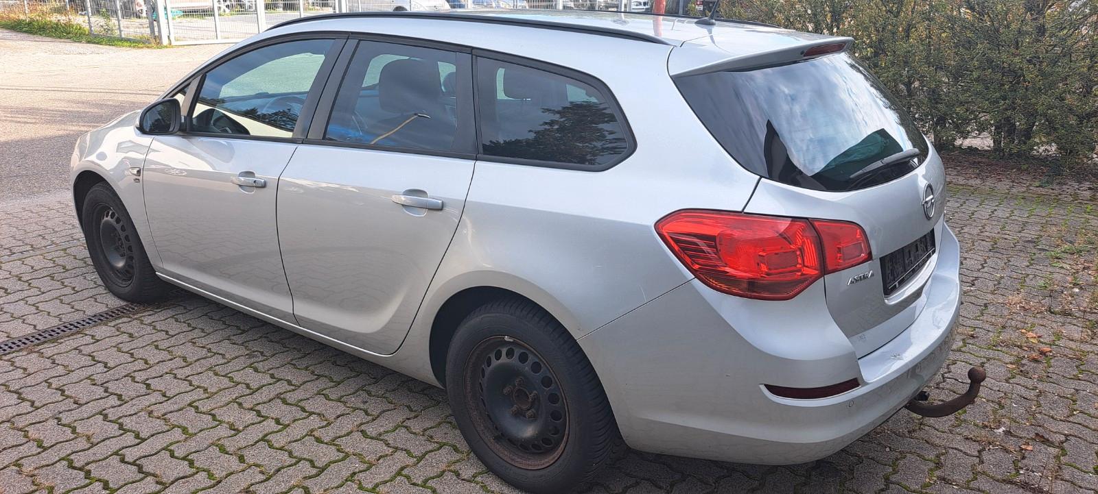 Opel Astra 2012 — photo 6