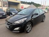 Hyundai i30 blue 1.6 CRDi 100kW Style - Hyundai i30 Style mit Diesel-Antrieb