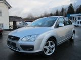 Ford Focus Lim. Connection - Ford Focus aus 2007 mit Benzin-Antrieb: Limousine