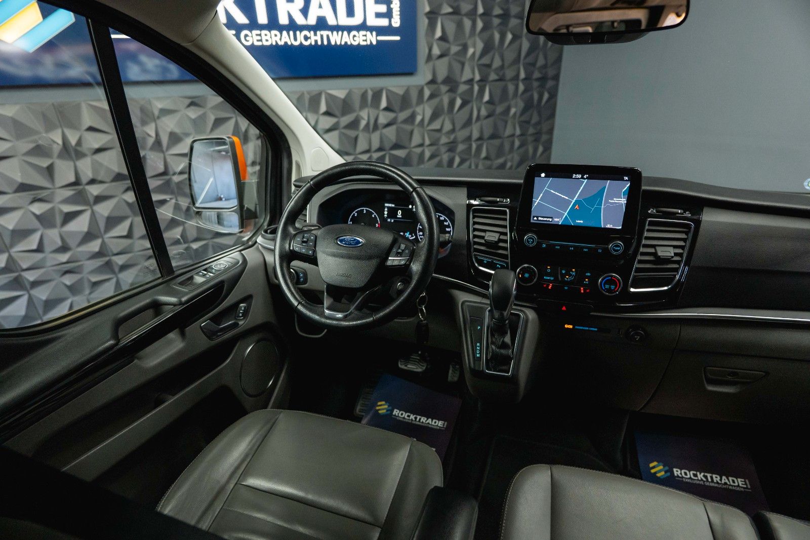 Fahrzeugabbildung Ford Tourneo Custom Kombi 320 L2 Trend Lang 9 Sitze