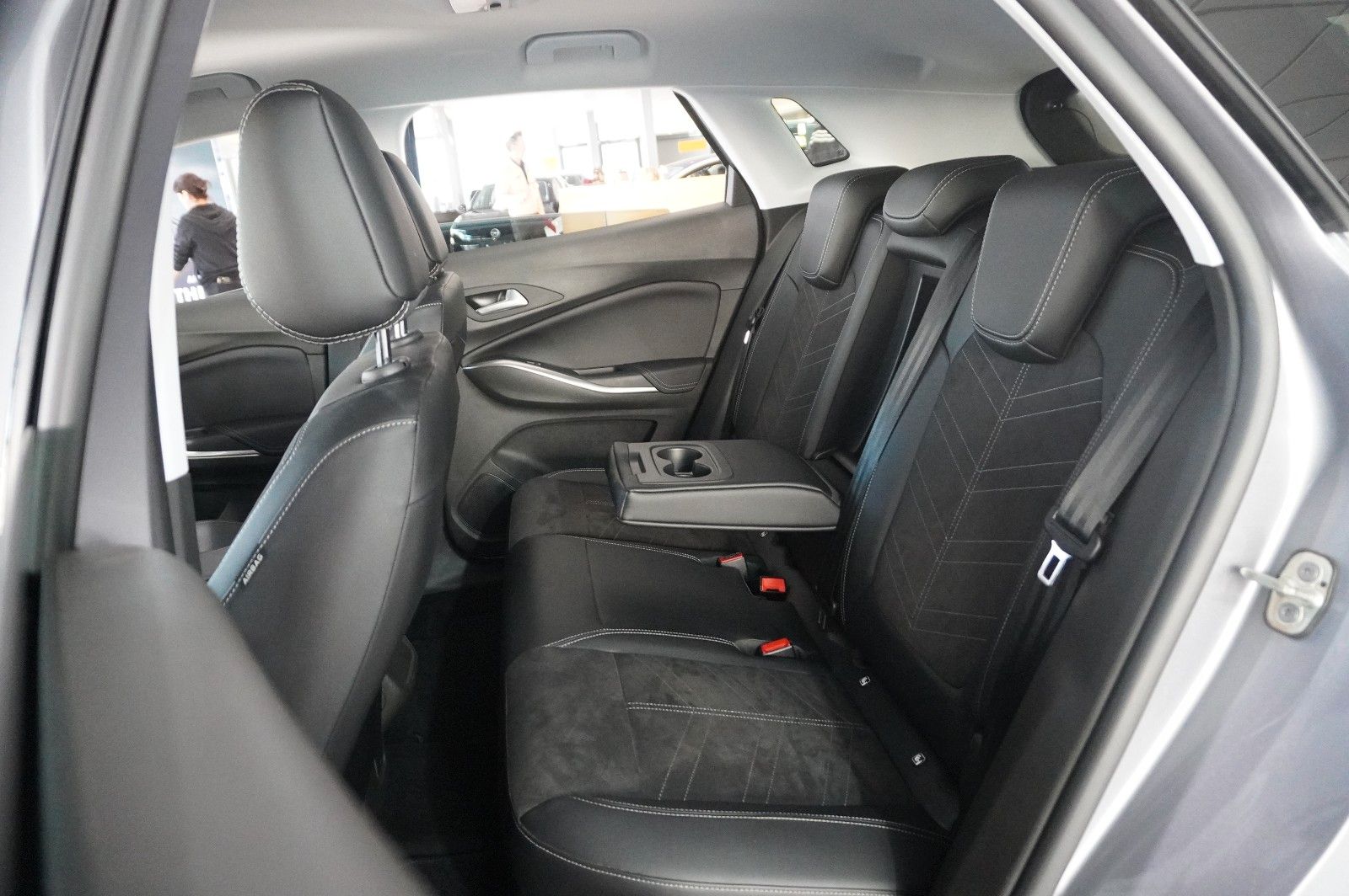 Fahrzeugabbildung Opel Grandland (X) ULTIMATE 4HYBRID NAVI/LED/SPORT/SH