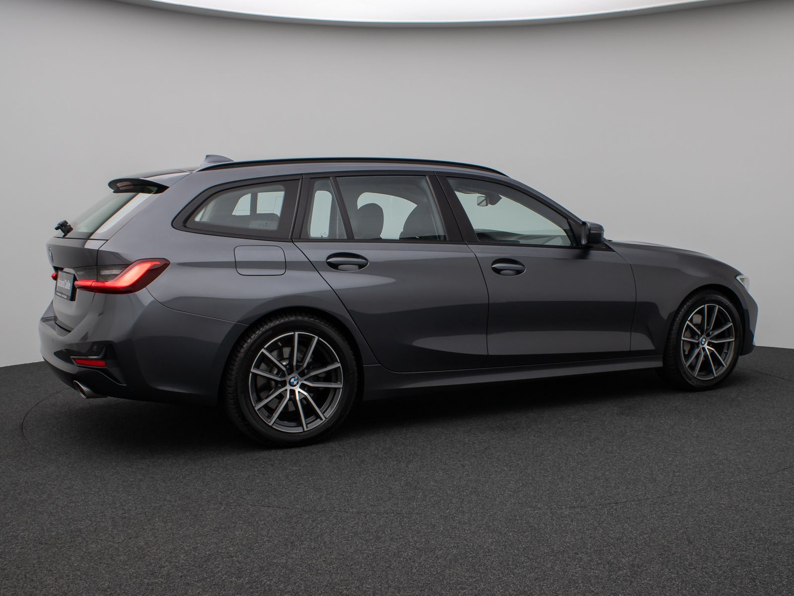 Fahrzeugabbildung BMW 330d xD Panorama DAB HiFi Stop&Go PDC AHK Sport
