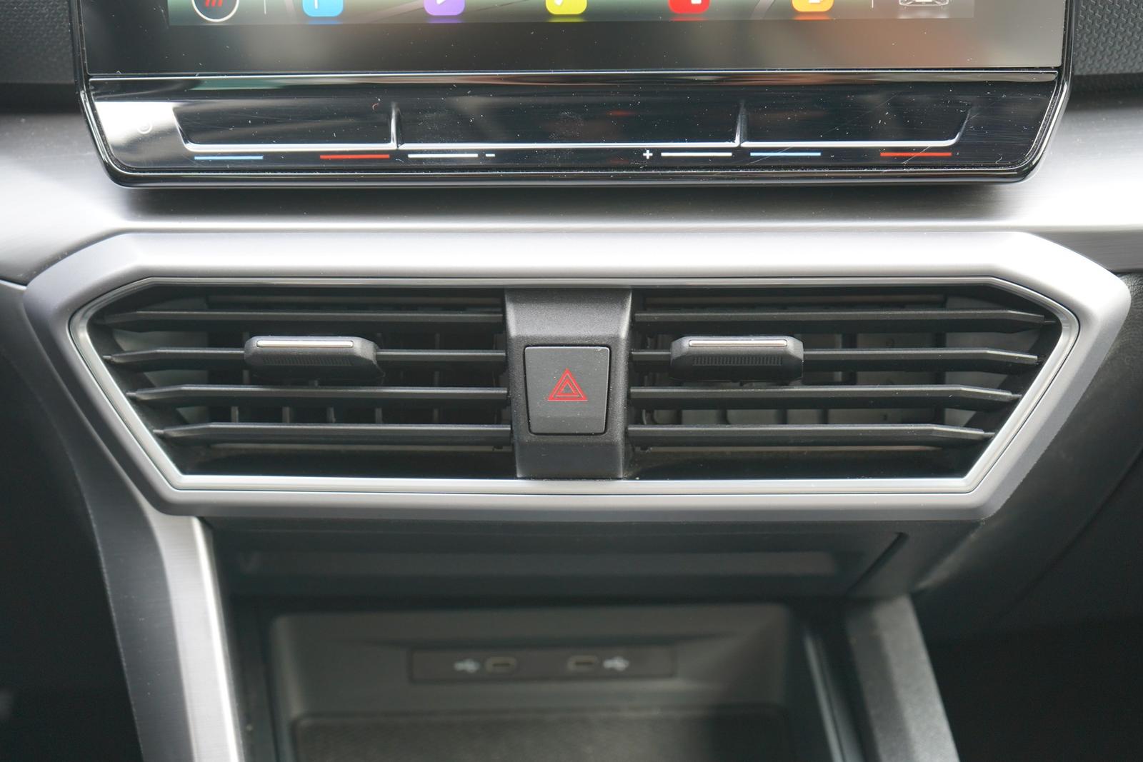 Seat Leon Sportstourer 1.5 FR LED Navi DAB Kamera USB