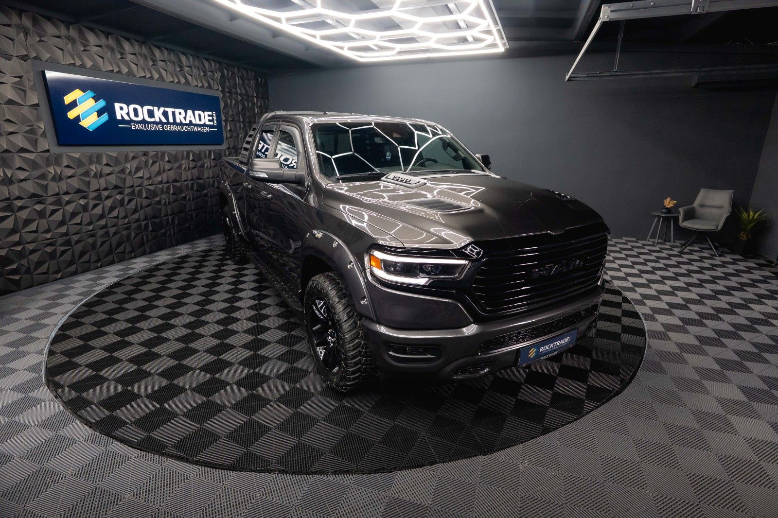 Fahrzeugabbildung Dodge RAM 5.7 V8 HEMI 4x4 OFFROAD Night Limited 19%