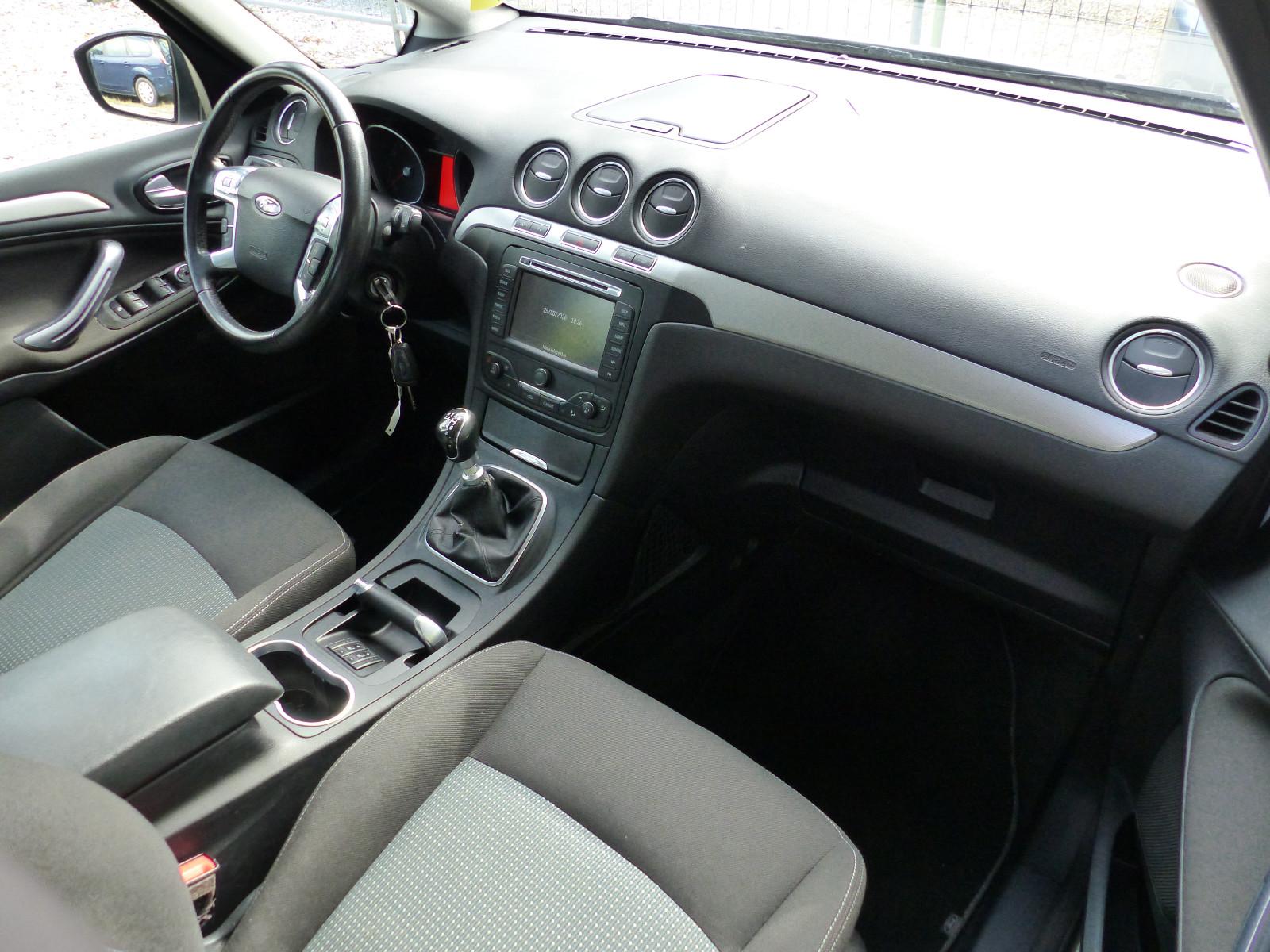 Ford Galaxy 2014 — photo 13