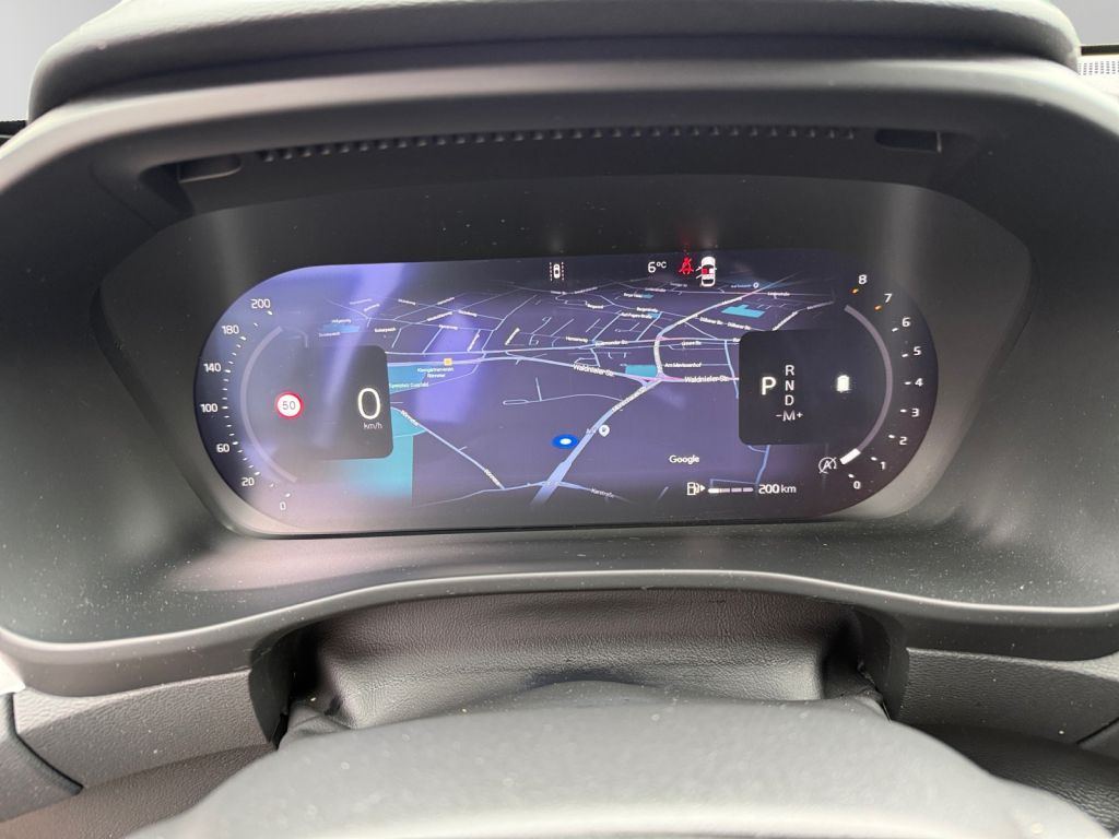 VOLVO XC40 B3 B DKG Plus Black Edition 360° Standheiz VOLVO XC40 B3 B DKG Plus Black Edition 360° Standheiz