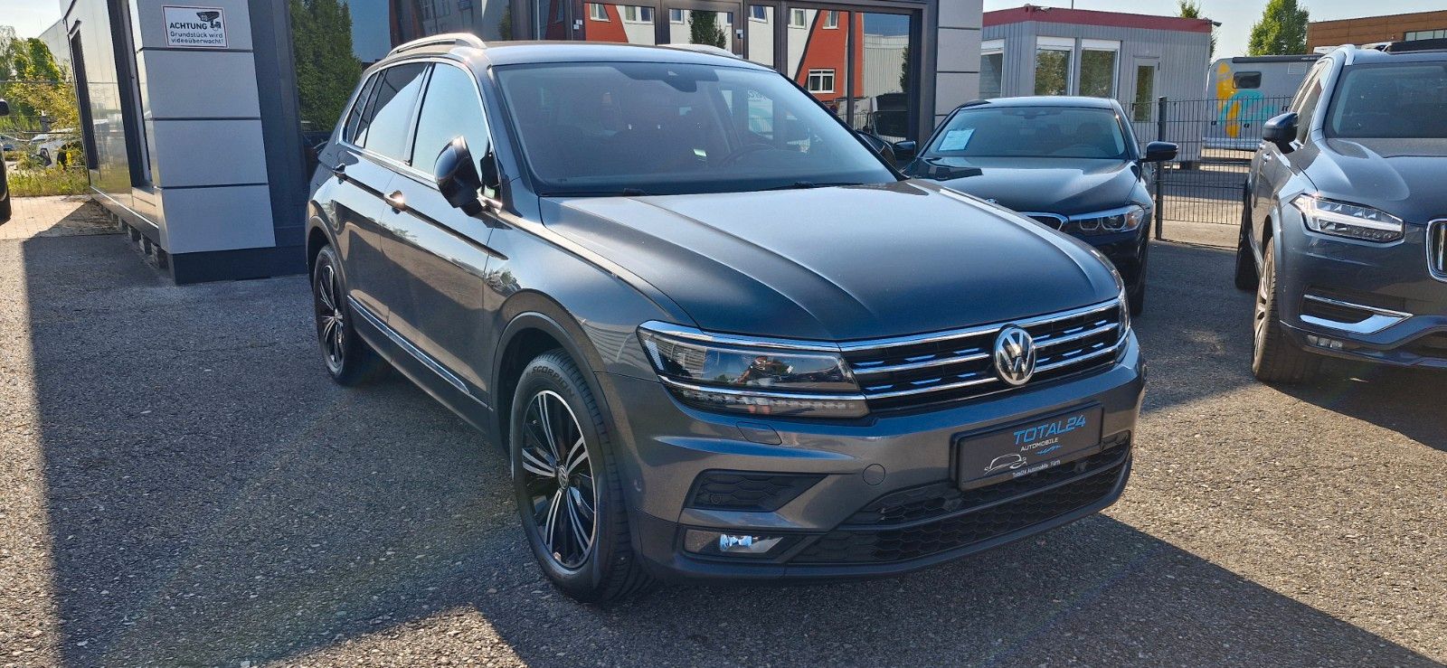 Volkswagen Tiguan - 1
