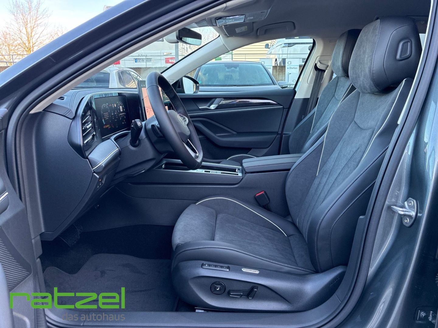 Fahrzeugabbildung Volkswagen Passat BUSINESS 1.5 eTSI 5J. Garantie+8-fach+LED