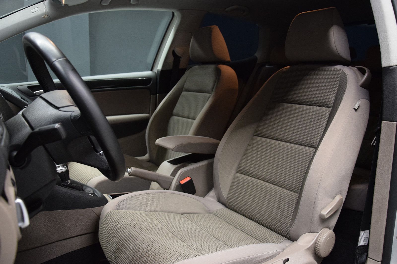 Fahrzeugabbildung Volkswagen Golf VI Comfortline PDC AHK