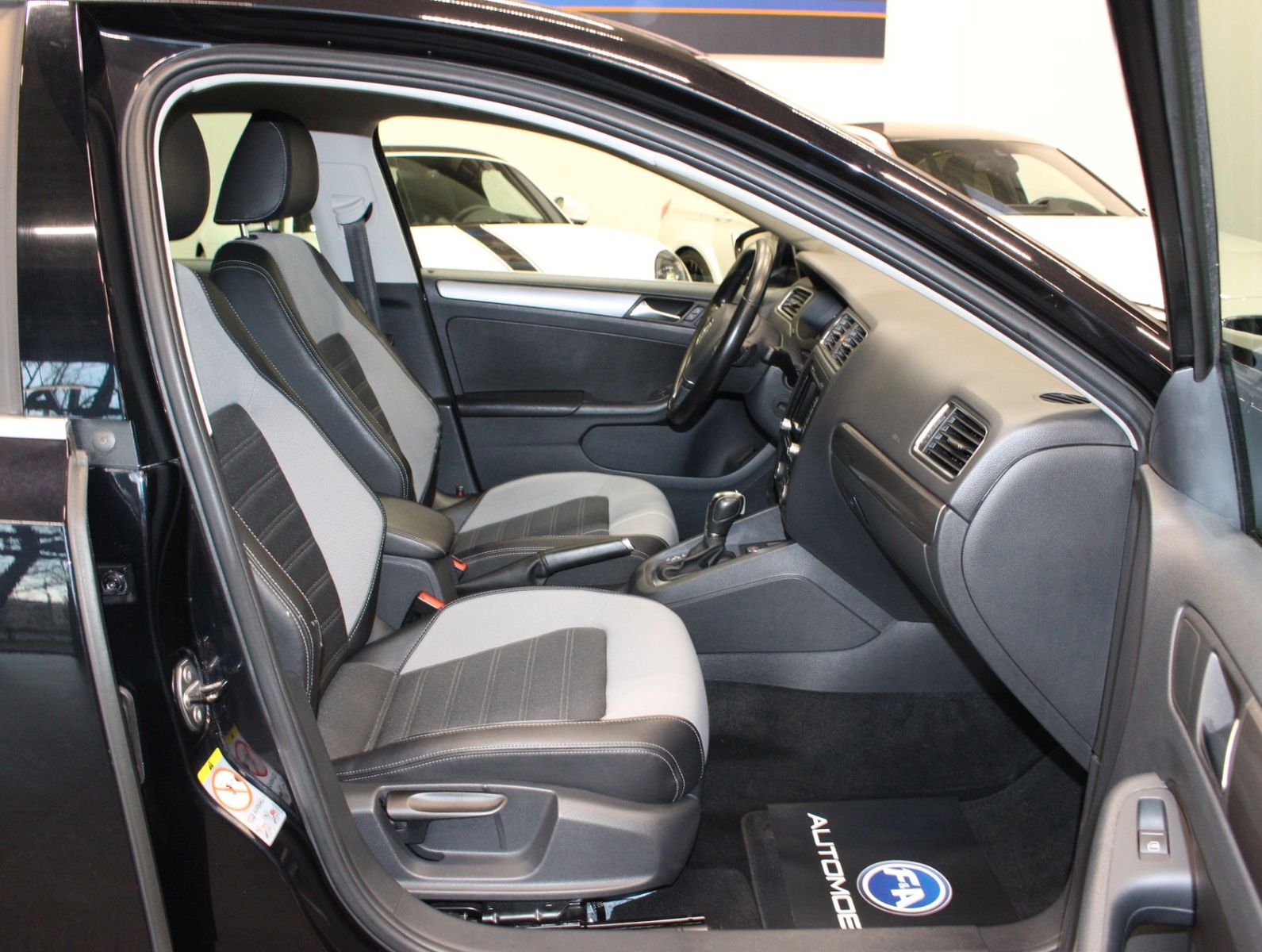 Fahrzeugabbildung Volkswagen Jetta 2.0 TSI DSG Highline