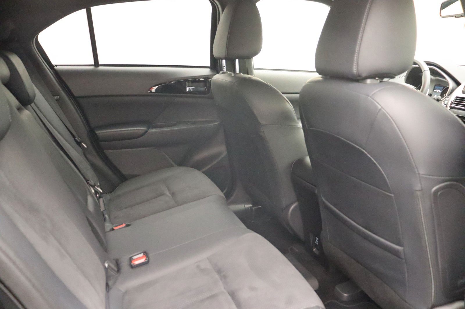 Fahrzeugabbildung Mitsubishi Eclipse Cross Plus Hybrid 4WD