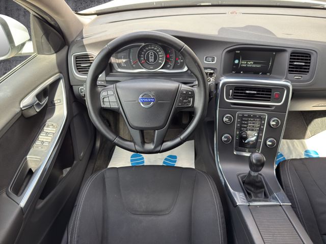 Volvo S60 D5  Lim. Momentum*PDC*TEMPOMAT*LED*EURO 5