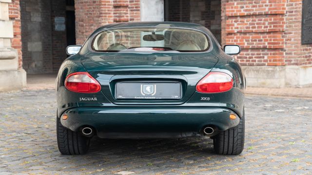 Fahrzeugabbildung Jaguar XK8 Coupé/Deutsch/S-Heft/Bestzustand