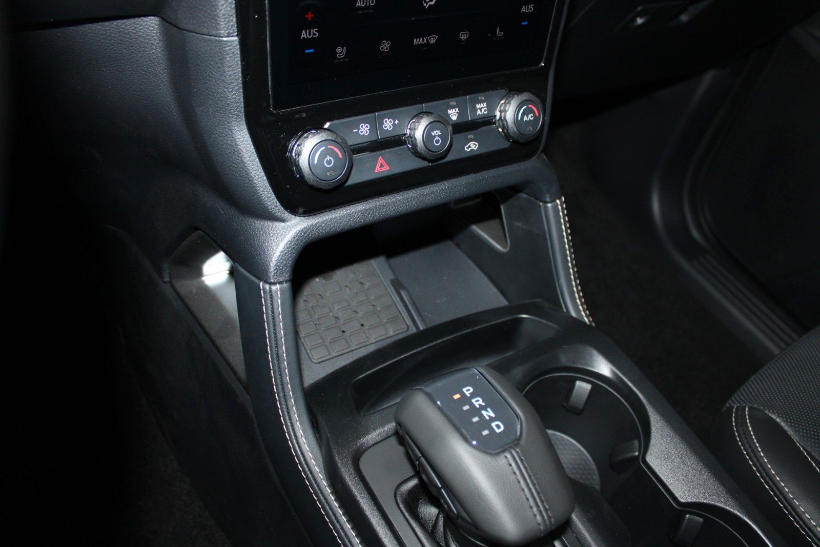 Fahrzeugabbildung Ford Ranger Platinum Automatik LEDER AHK ROLLO STDH