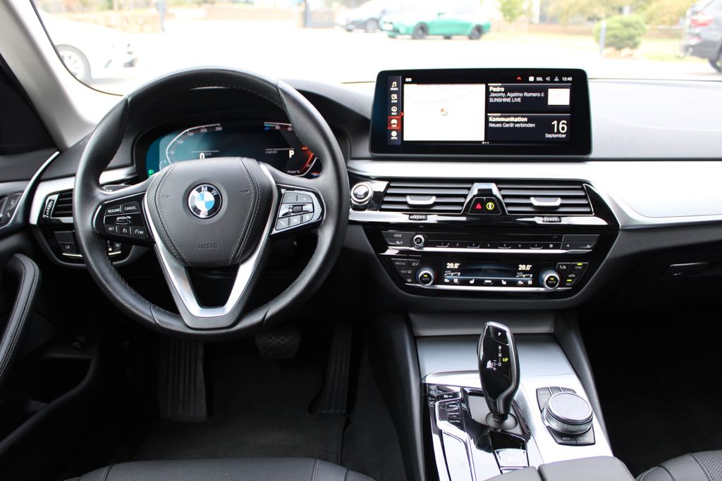 BMW 520d xDrive Touring AUT LED AHK NAVI LEDER LIVE