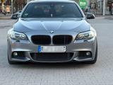 BMW 535i xDrive - - silberne BMW 535