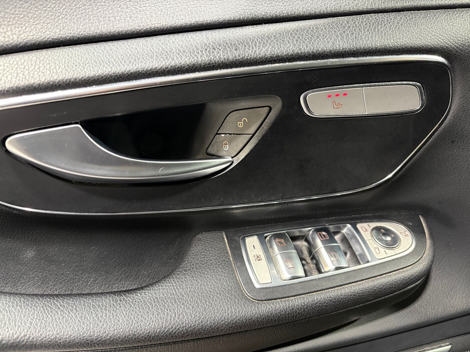 Fahrzeugabbildung Mercedes-Benz V 220d EDITION lang /8-SITZ/BURMESTER/KAMERA/