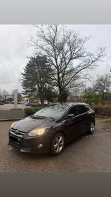 Ford Focus Champions- Edition  TÜV 12/27 - Ford Focus aus 2012: For