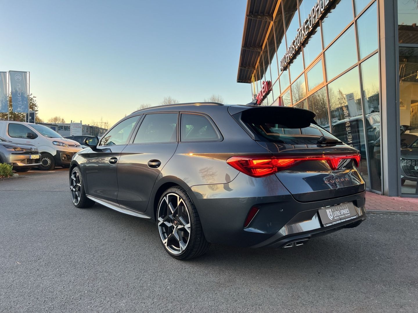 Fahrzeugabbildung CUPRA Leon Sportstourer 1.5 eTSI AD El. Panodach SHZ