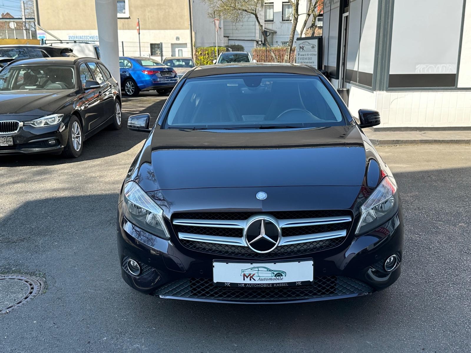 Mercedes-Benz A 200 BlueEfficiency 7G-Tronic Navi/ RFK/ Leder