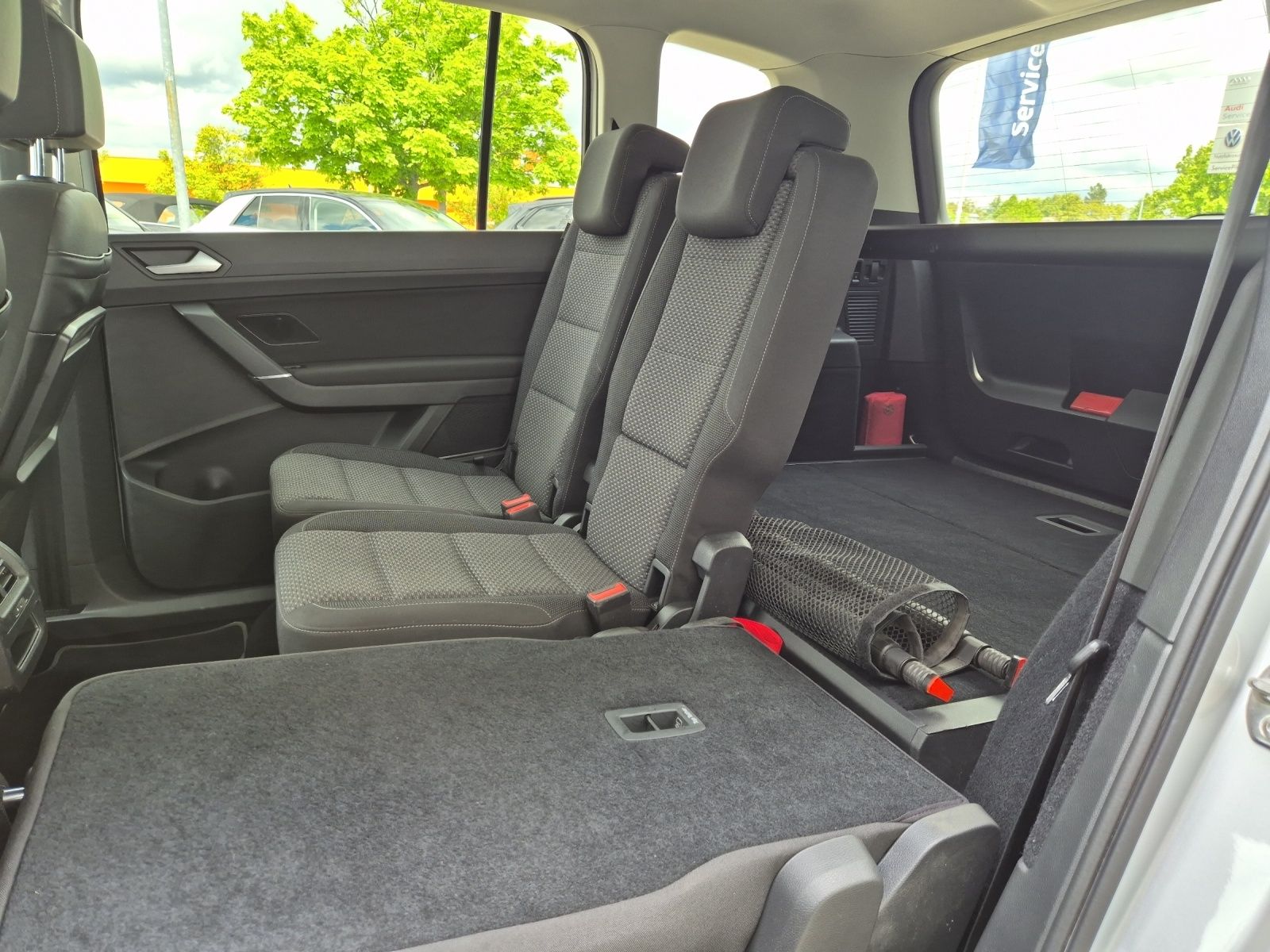 Fahrzeugabbildung Volkswagen Touran TDI Comfortline DSG AHK Navi PDC SH LM