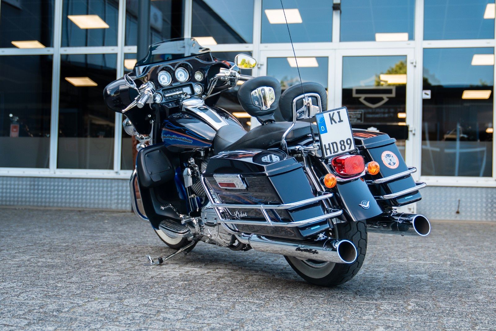 Fahrzeugabbildung Harley-Davidson FLHTCSE CVO Screamin Eagle E-Glide - Twin Cam