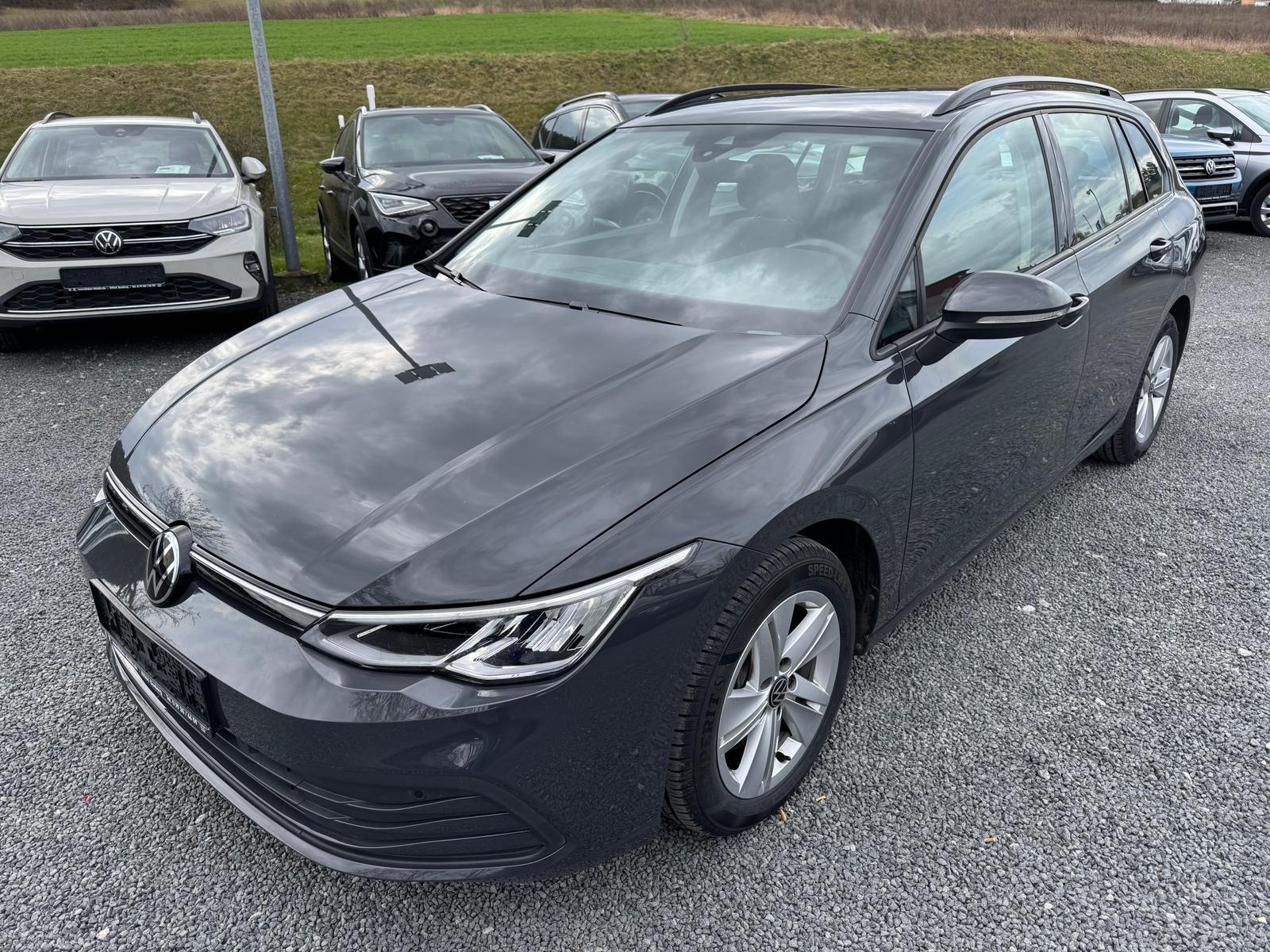 Volkswagen Golf VIII Variant 2.0 TDI *LIFE*PDCHI+VO*SHZ*DAB