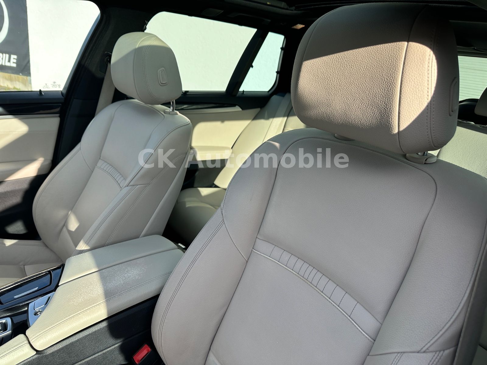 Fahrzeugabbildung BMW 520d Touring M-Sport/Shadow-Line/Navi/Pano/Kam.