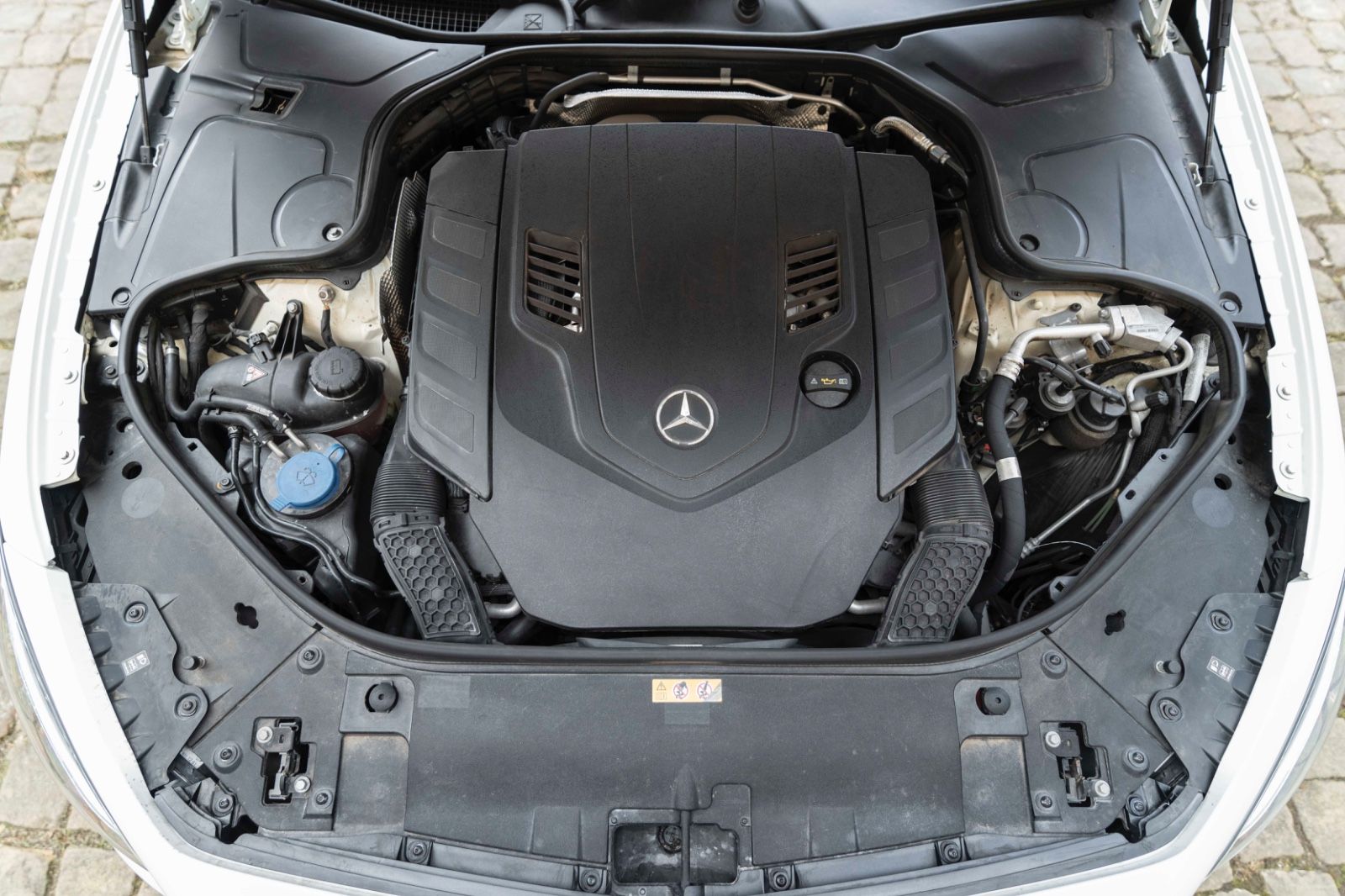 Fahrzeugabbildung Mercedes-Benz S 560 Cabriolet Burmester 360° LED ACC Massage