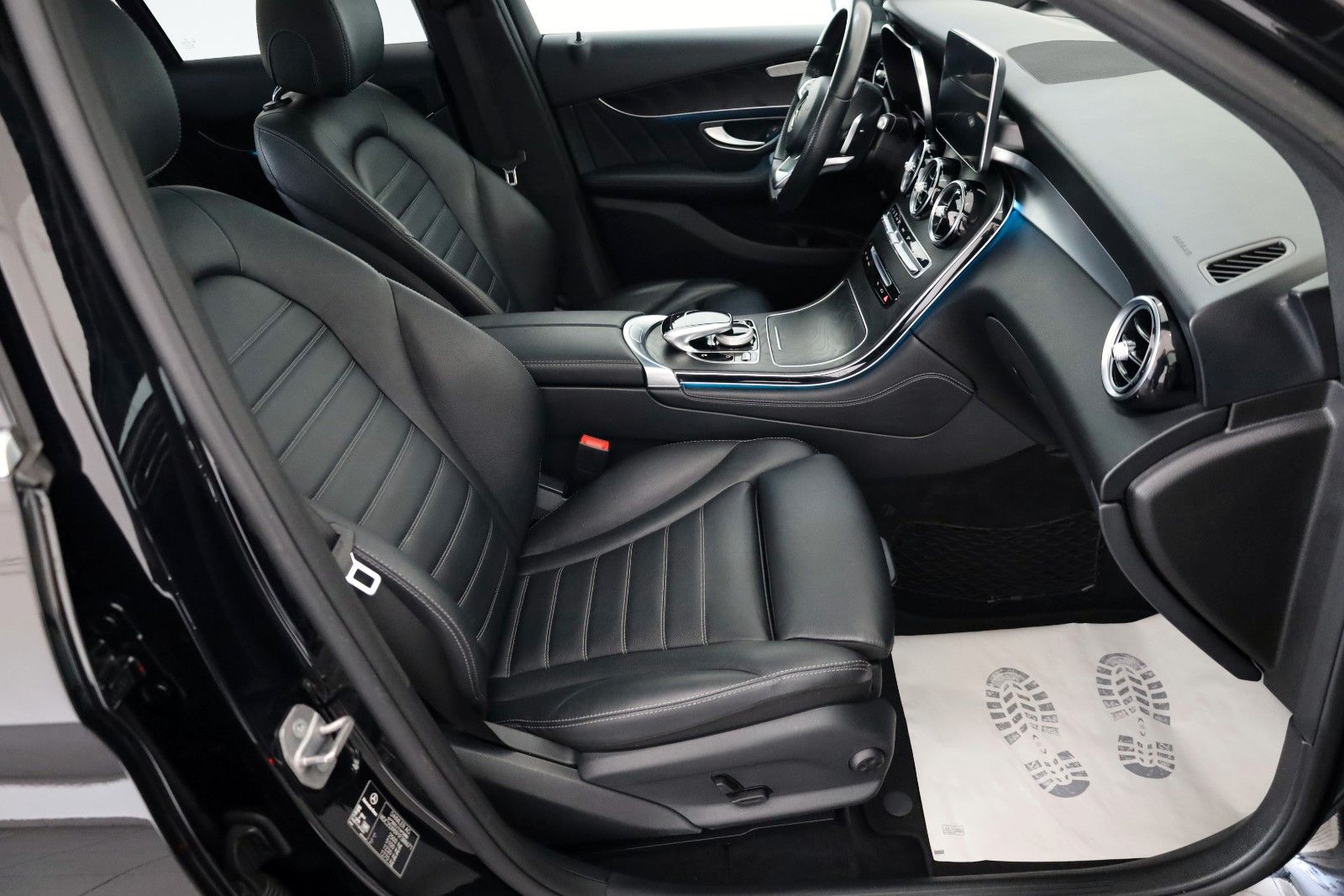Fahrzeugabbildung Mercedes-Benz GLC 250d 4M AMG Int. Leder,Navi,LED,Panorama,+WR