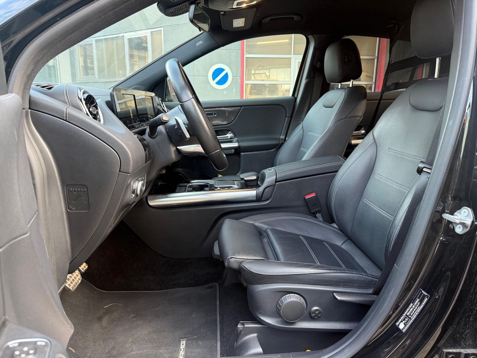 Fahrzeugabbildung Mercedes-Benz GLA 200 d 8G AMG-Line LED+NAV+SHZ+AHK+KAM+CARPL+