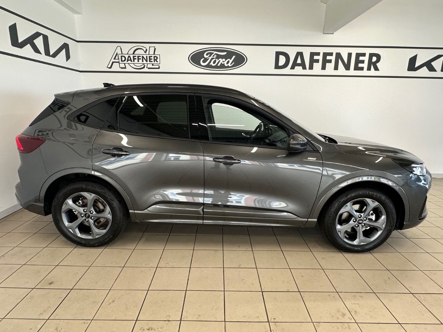 Fahrzeugabbildung Ford Kuga ST-Line 1.5 LED Kamera Induktives laden