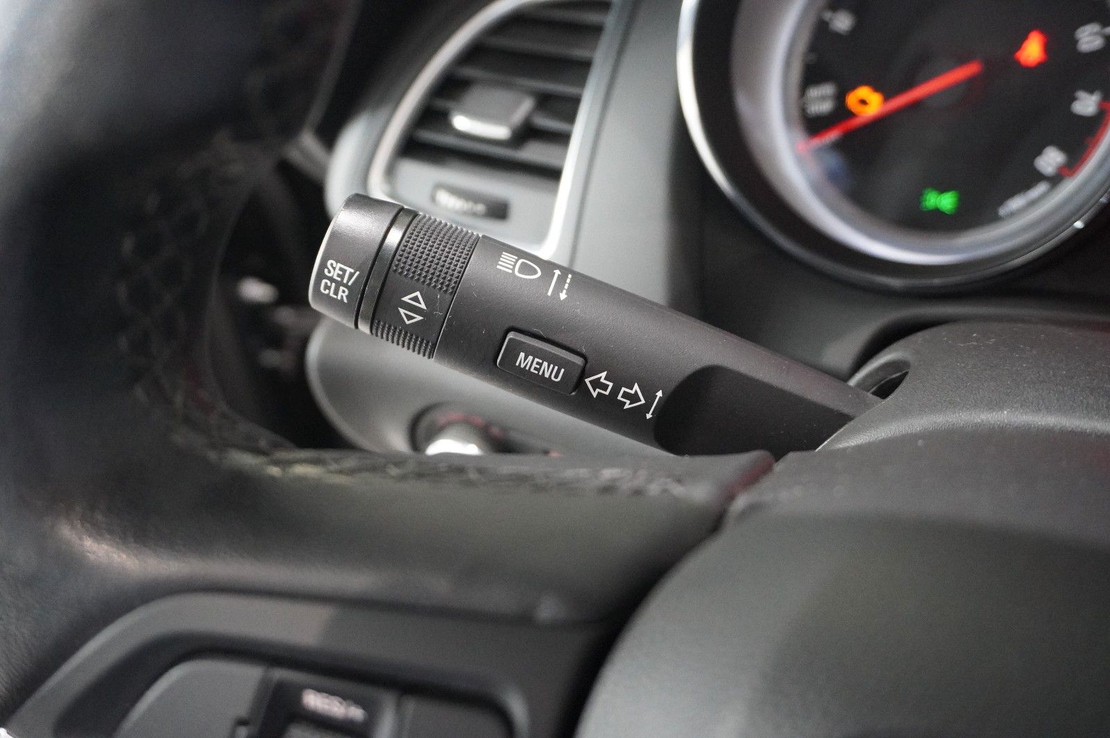Fahrzeugabbildung Opel Cascada 1.4T EDITION SPORT/SHZ/TEMP/USB/BI-COLOR