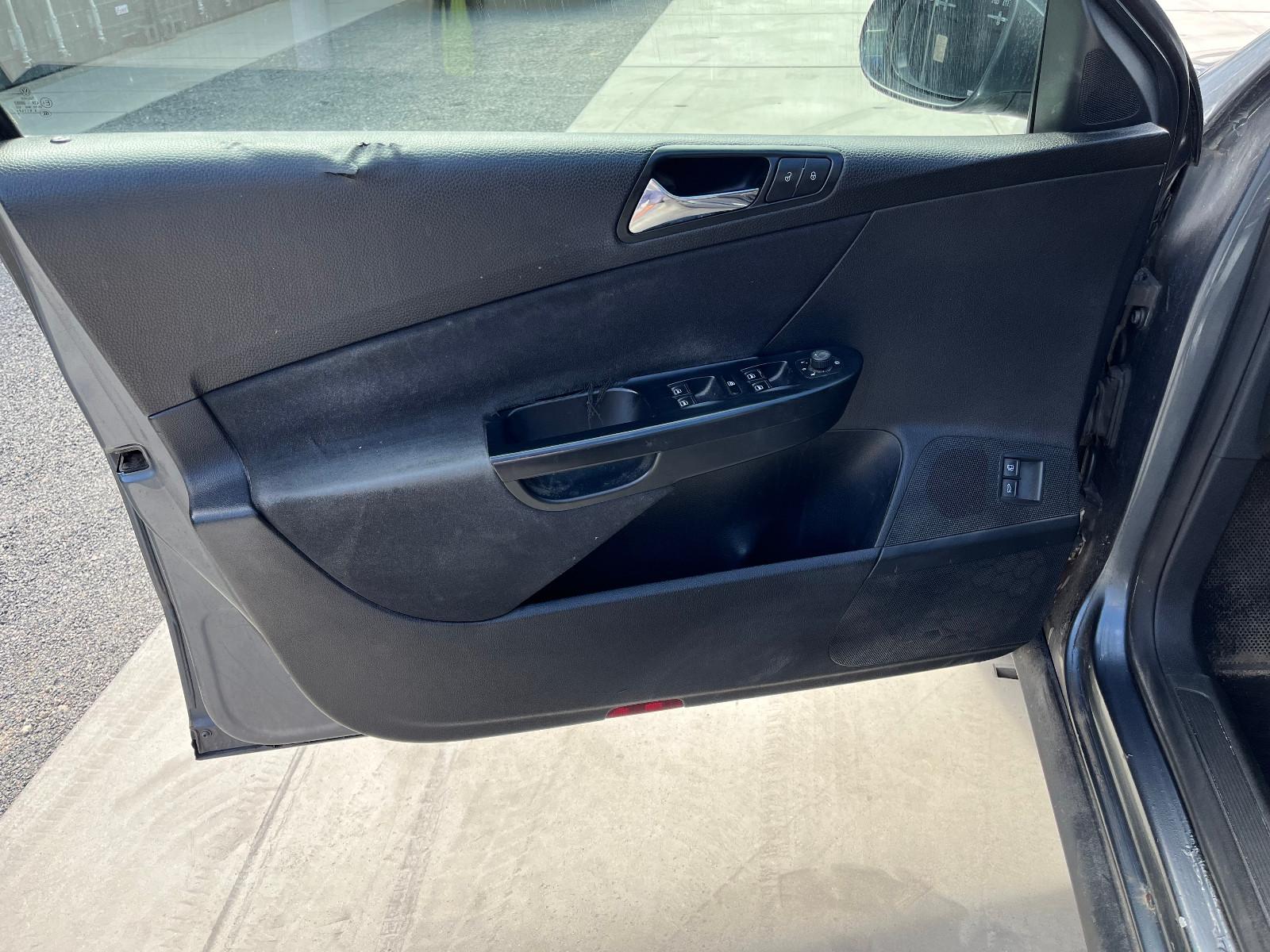 Volkswagen Passat 2010 — photo 17