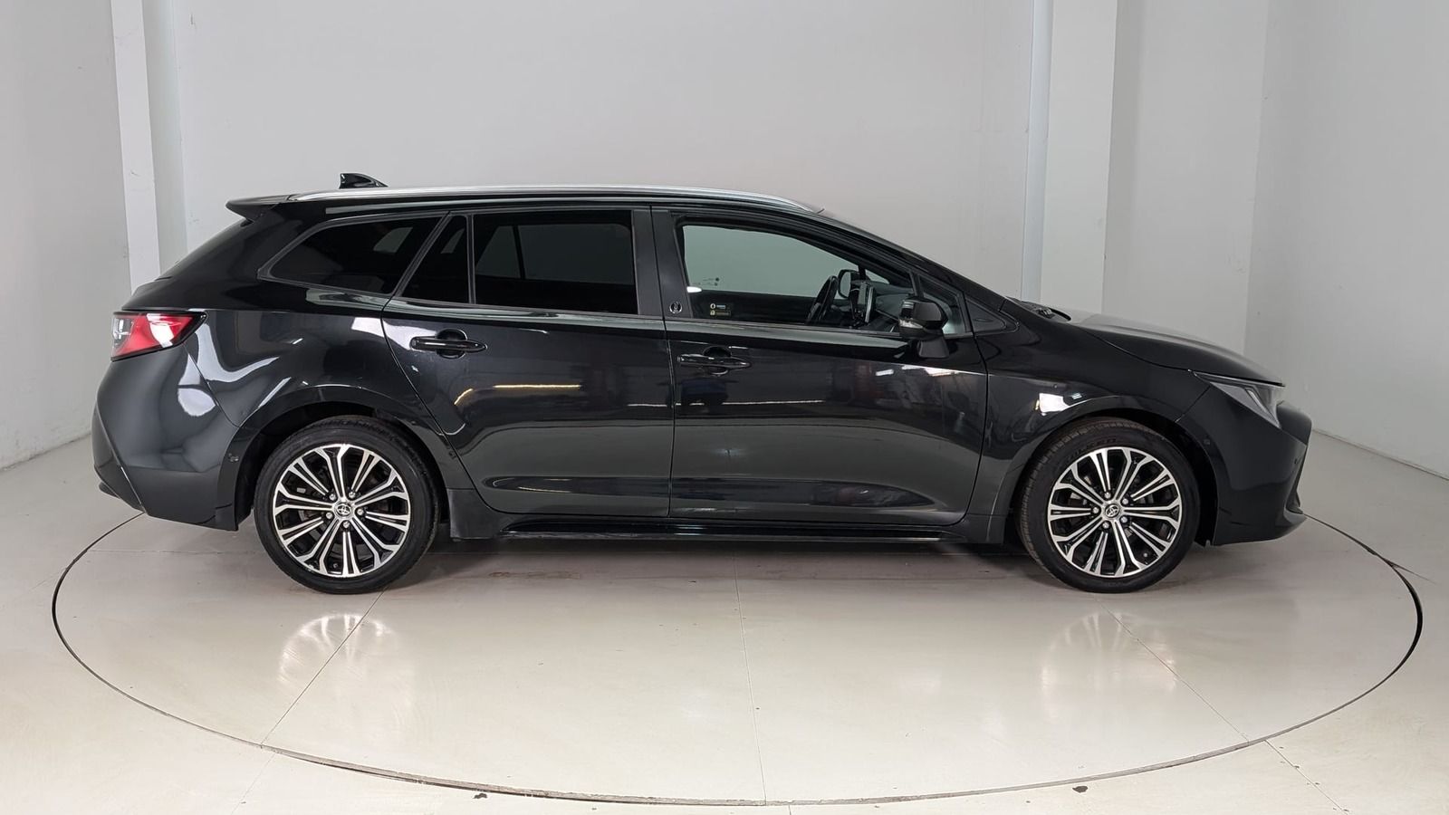 Fahrzeugabbildung Toyota Corolla Touring Sports 1.2 Team D * LED *
