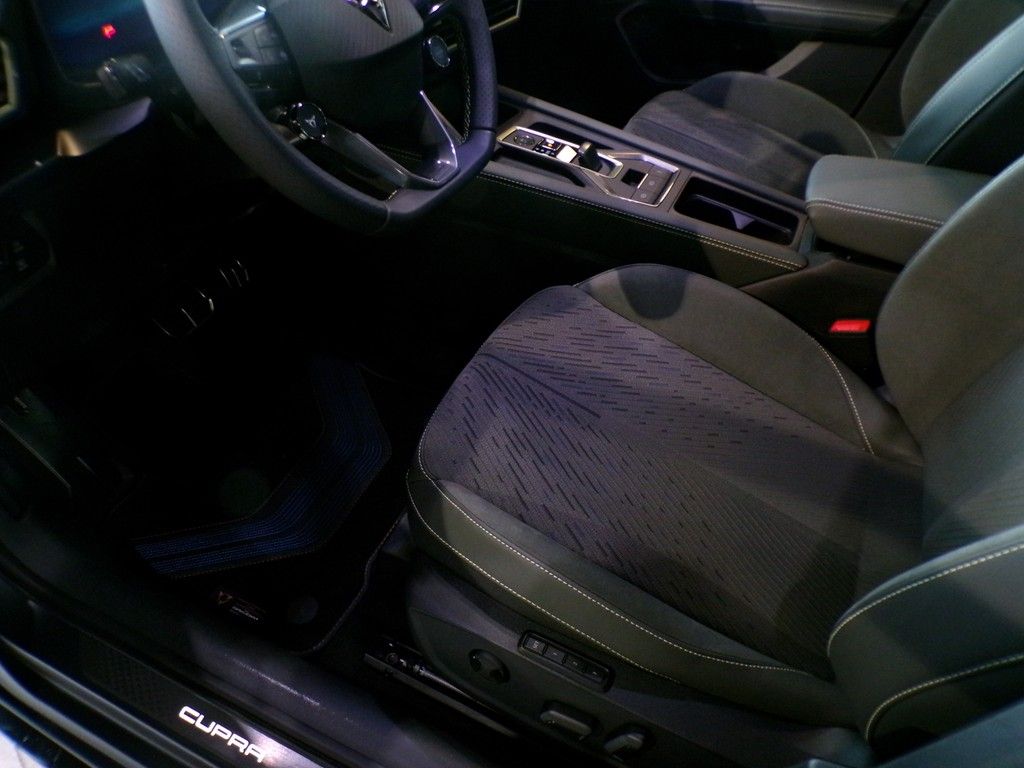 Fahrzeugabbildung SEAT Leon SportstourerVZ 2.0 TSI DSG 4Drive Tribe Edi